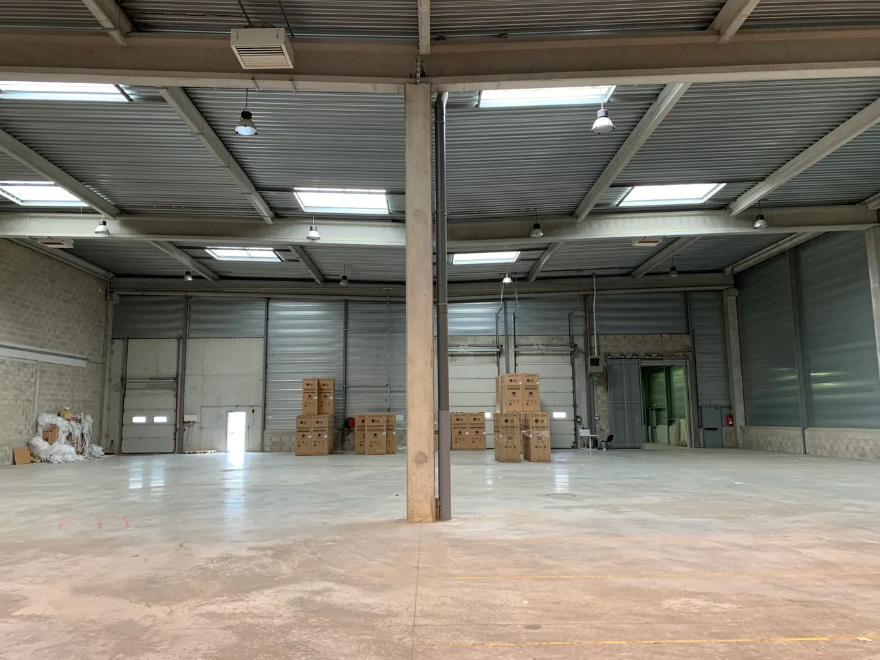 logistics - Entrepôt / Bureaux À Louer - gallery - 2
