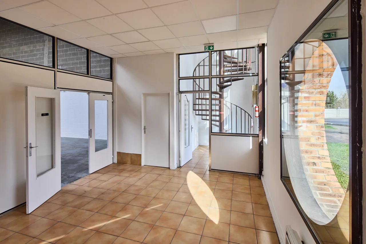 logistics - Light Industrial Premises / Offices For Rent - gallery - 4