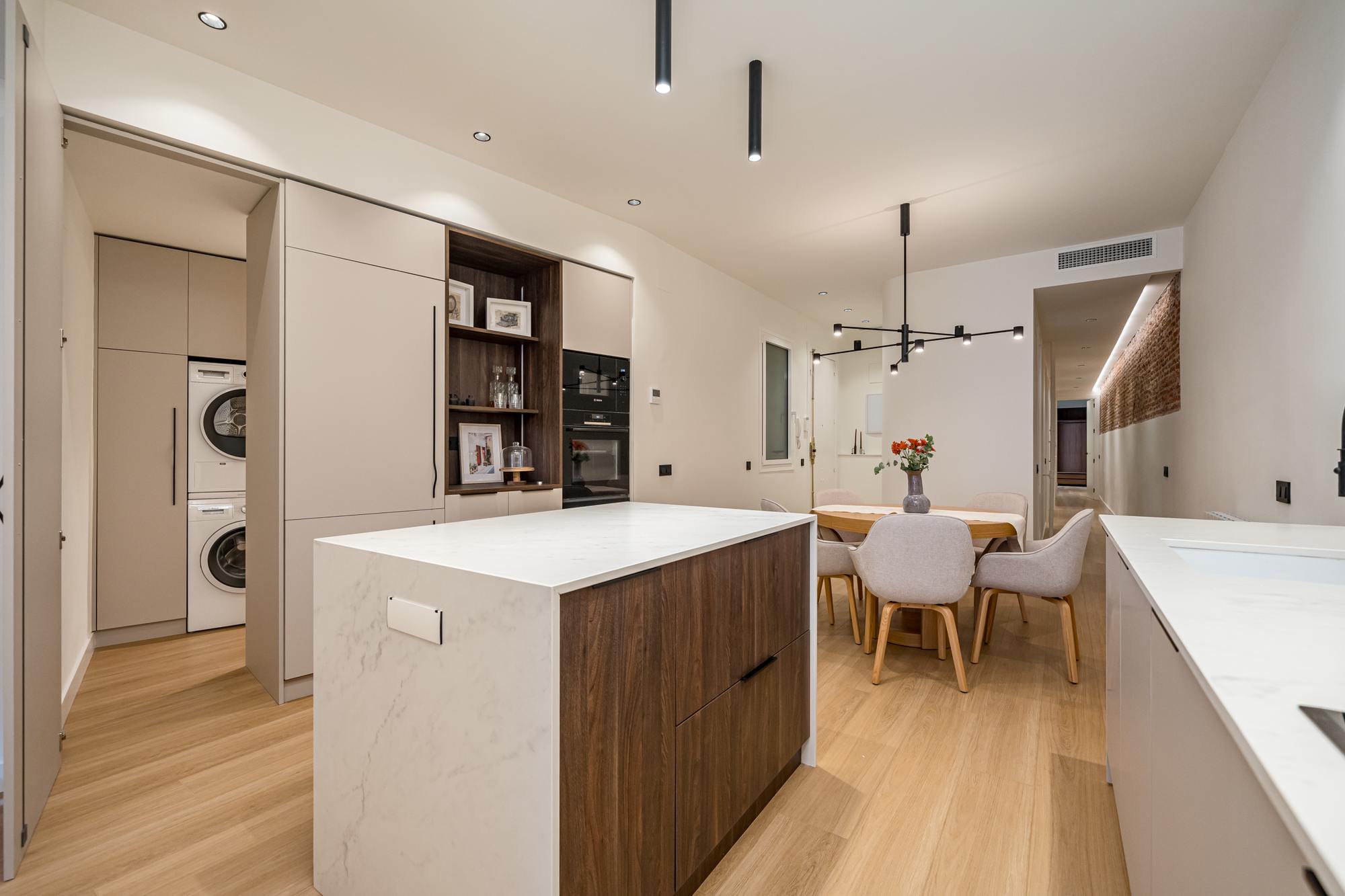 living - Piso de 139m² en venta en Universidad, Madrid - gallery thumbnail - 8