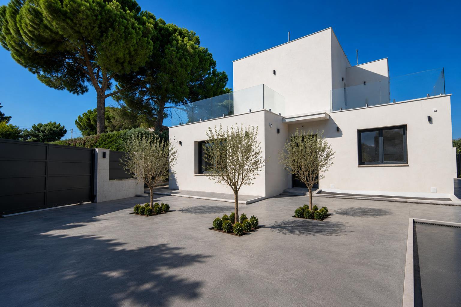 living - Pazo de 240m² con 1,100m² de jardín en alquiler en Valdemorillo - gallery thumbnail - 1