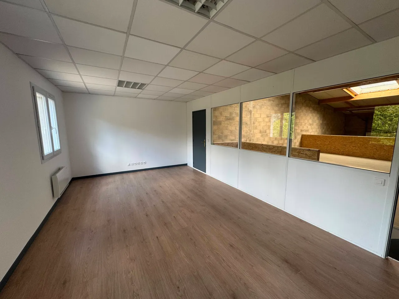 logistics - Light Industrial Premises / Offices For Rent - gallery - 9