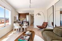 living - Ático de 90m² con 64m² terraza en venta en Sants-Badal - gallery thumbnail - 3