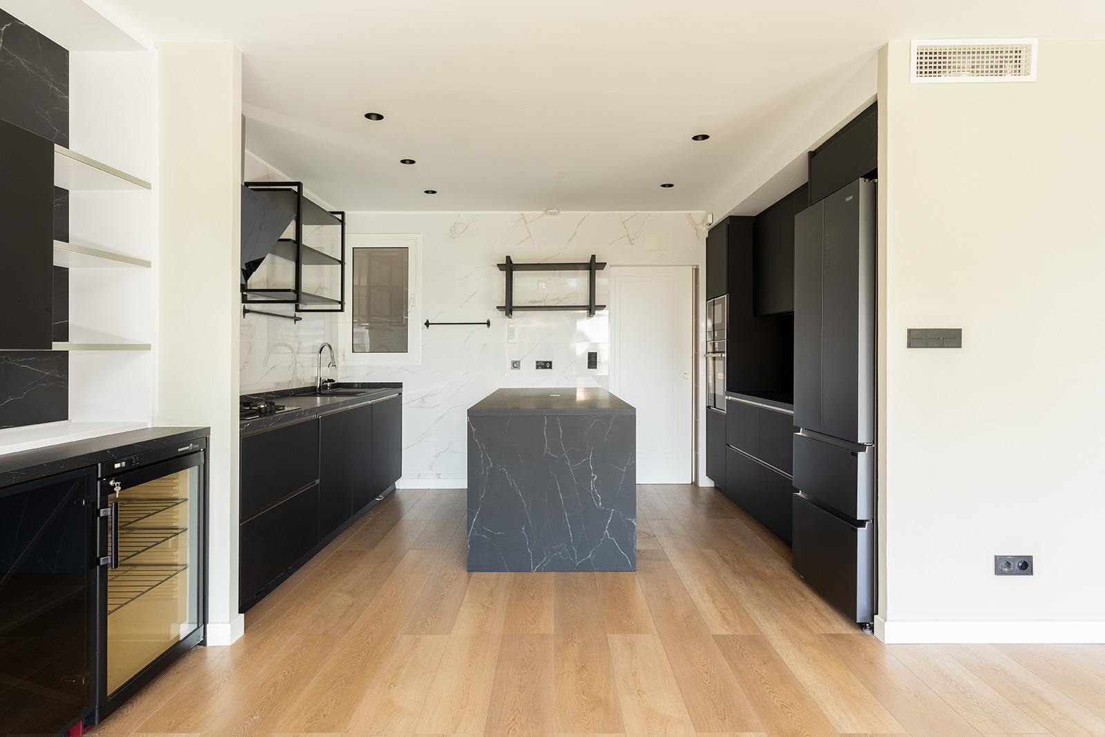 living - 163m² apartment with 27m² terrace for sale in Pedralbes - gallery thumbnail - 9