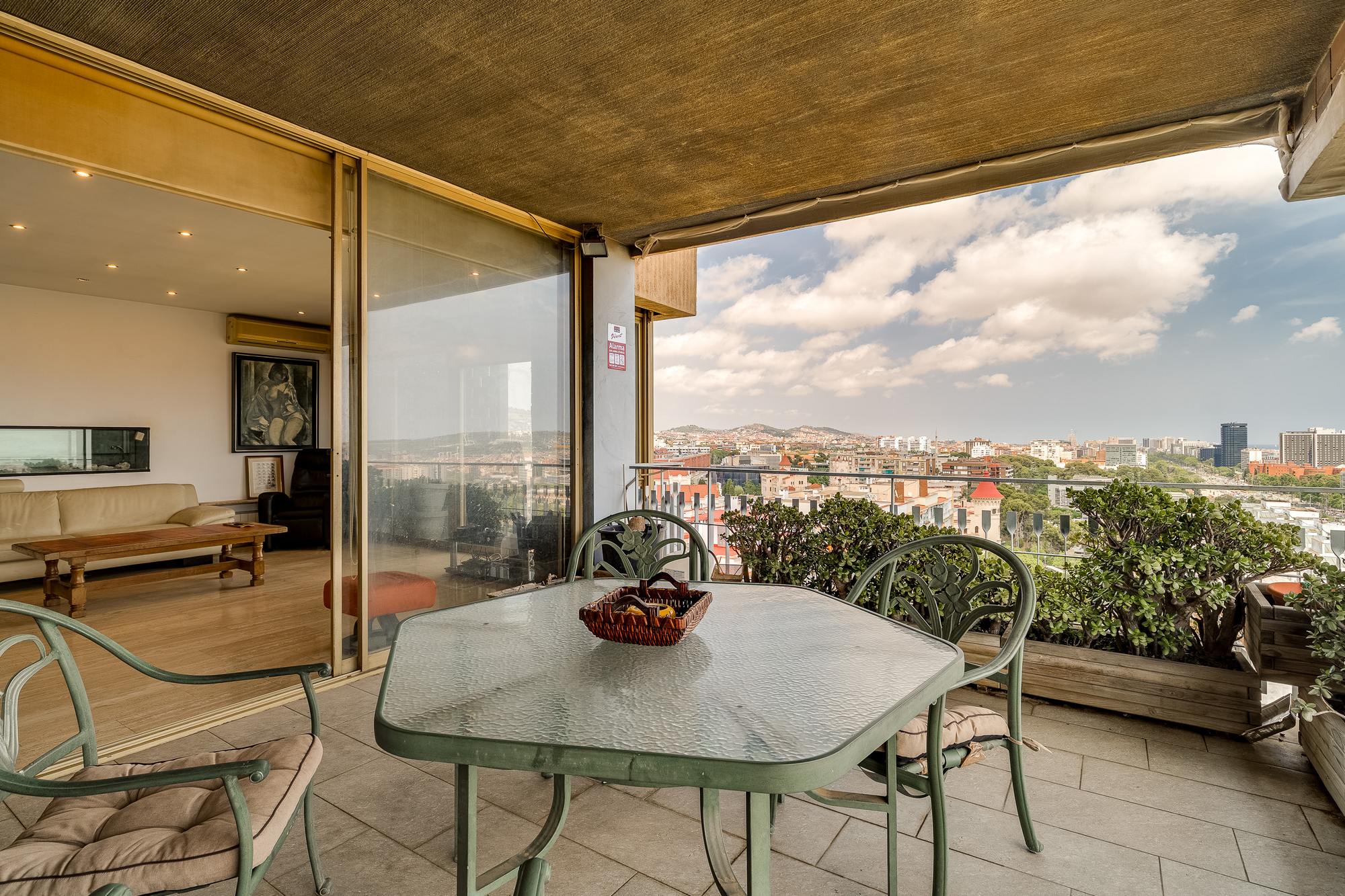 living - Piso de 216m² con 28m² terraza en venta en Pedralbes - gallery thumbnail - 4
