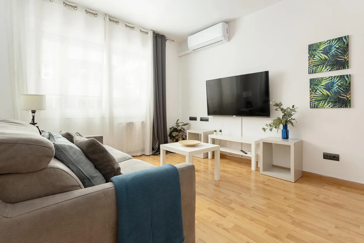 living - 66m² apartment for sale in Gràcia, Barcelona - gallery - 3