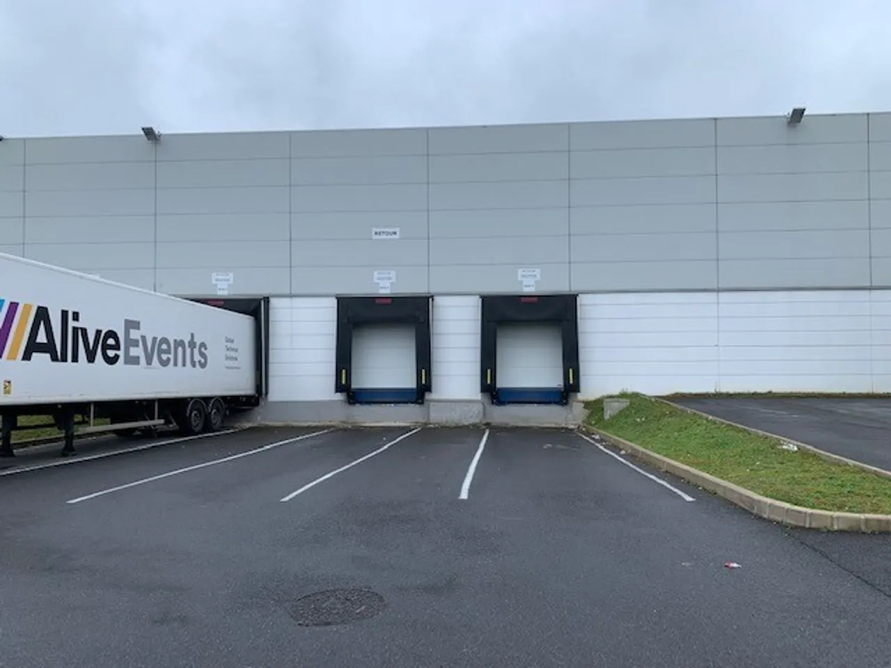 logistics - Local d’activités À Louer - gallery - 9