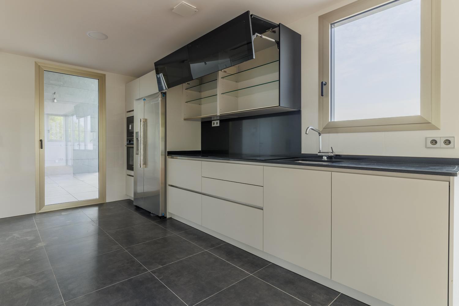 living - 186m² penthouse with 150m² terrace for sale in Majadahonda - gallery thumbnail - 7