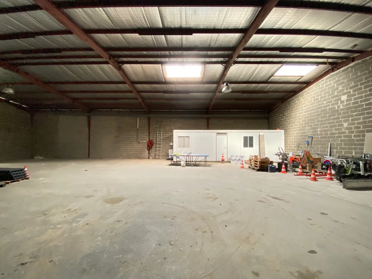 logistics - Light Industrial Premises / Offices For Rent - gallery - 4