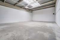 logistics - Activités / Bureaux À Louer - gallery thumbnail - 2