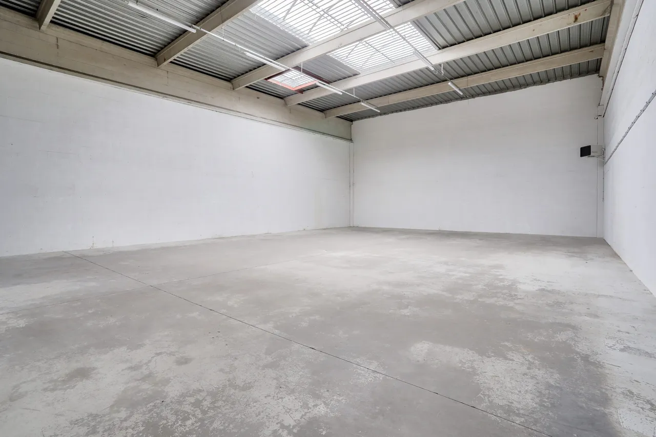 logistics - Light Industrial Premises / Offices For Rent - gallery - 2