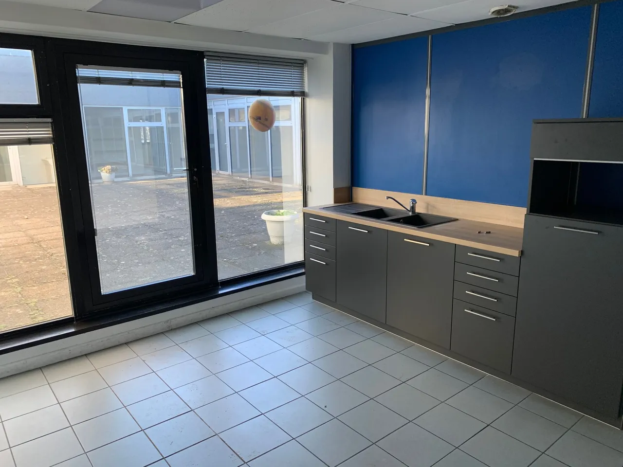 logistics - Entrepôt / Bureaux À Louer - gallery - 9