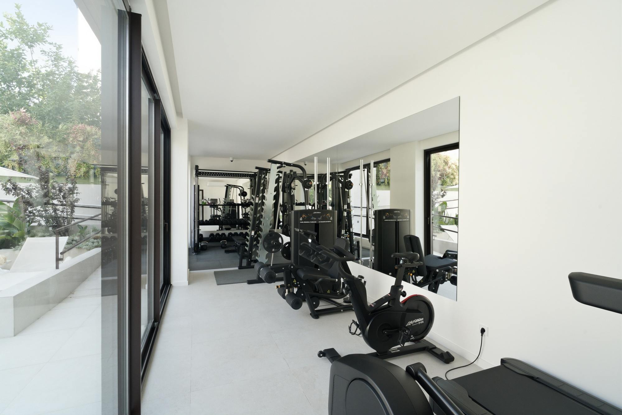 living - Santa Catalina Apartments - gallery thumbnail - 6
