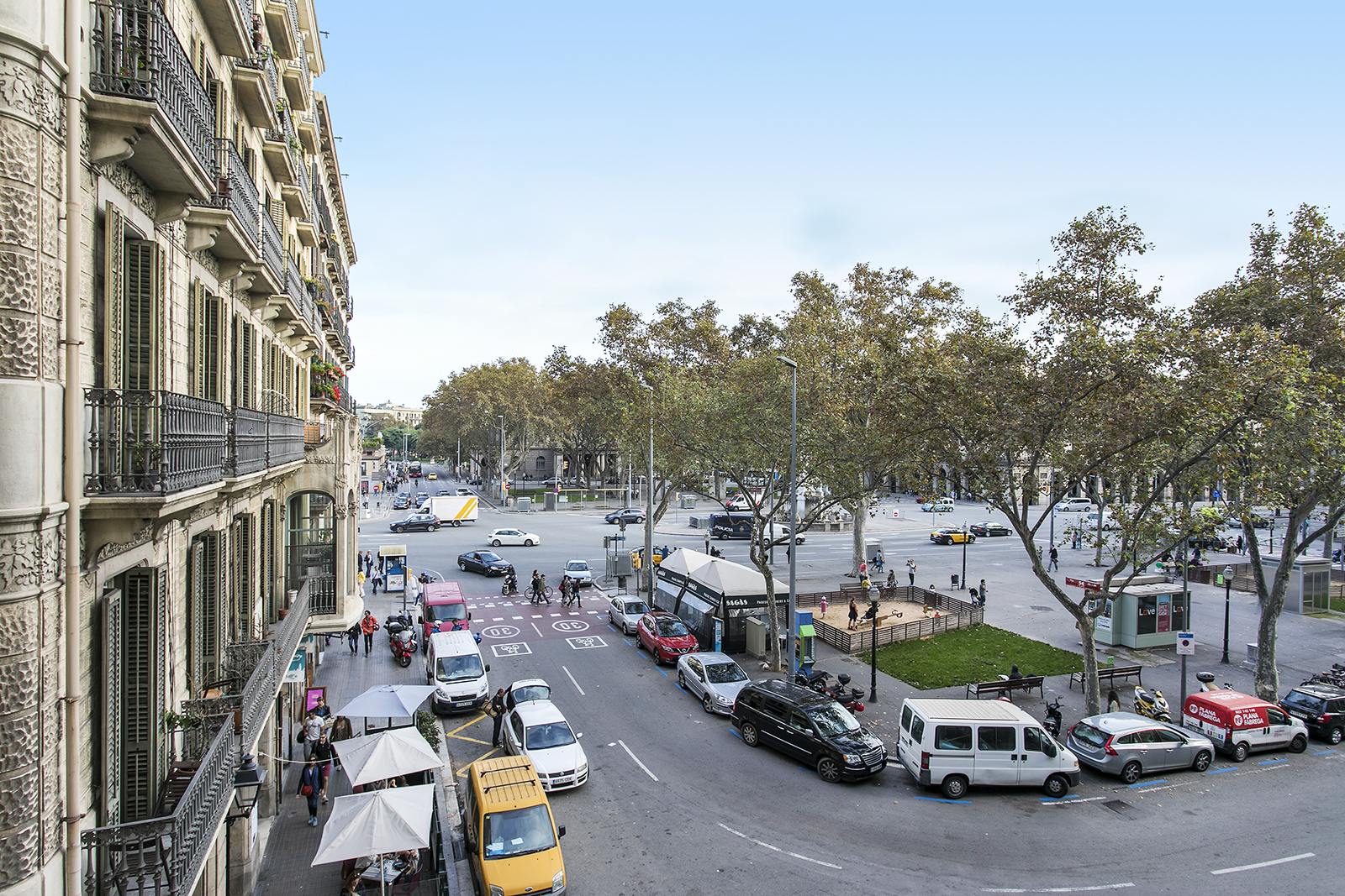 living - 106m² apartment for sale in El Born, Barcelona - gallery thumbnail - 3