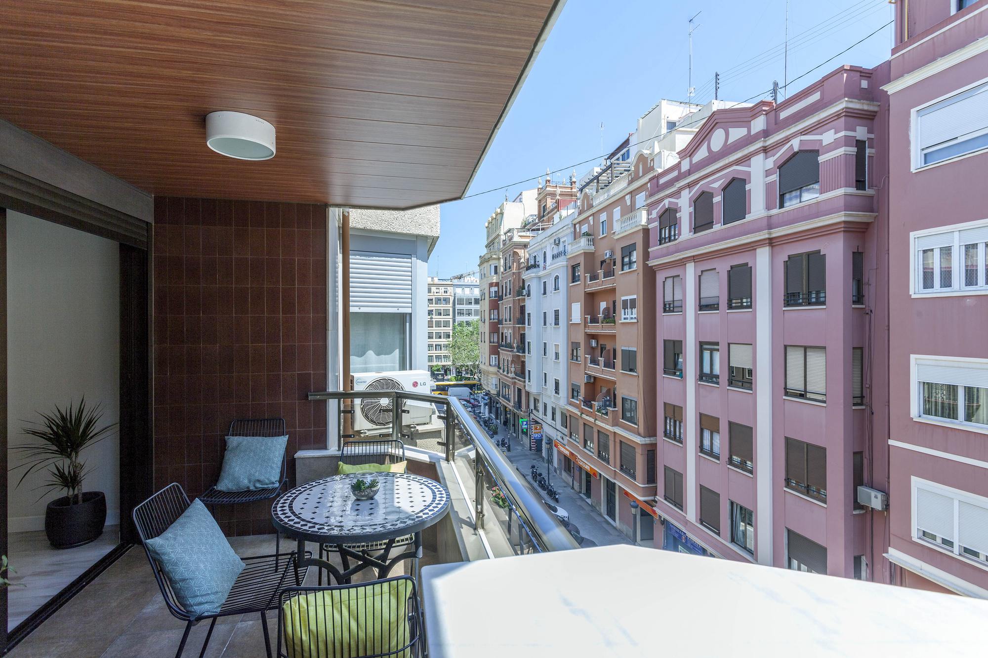 living - Piso de 259m² en alquiler en Extramurs, Valencia - gallery thumbnail - 4