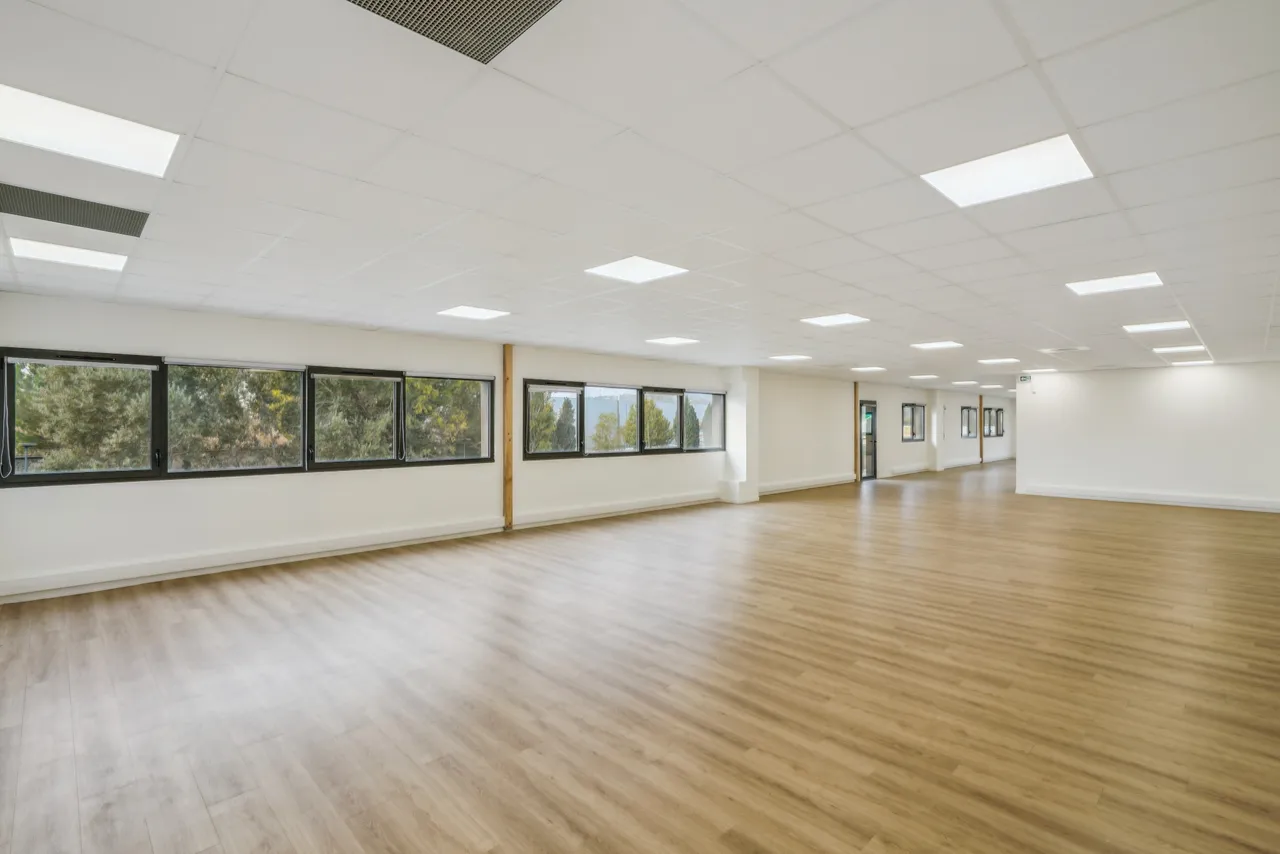 logistics - Light Industrial Premises / Offices For Rent - gallery - 9