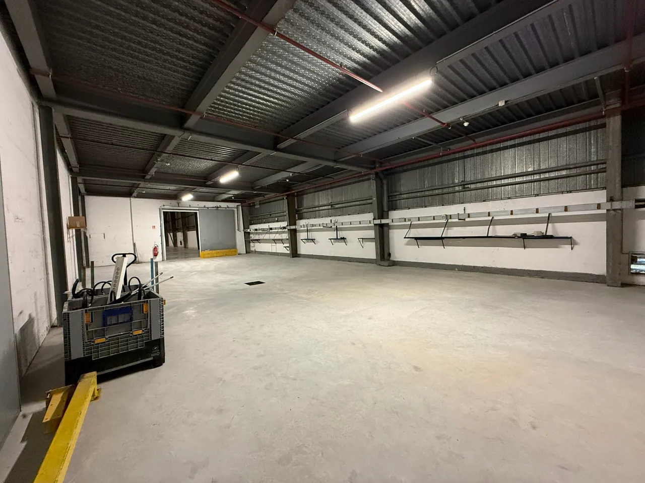 logistics - Logistics Warehouse For Rent - For Sale - gallery - 4