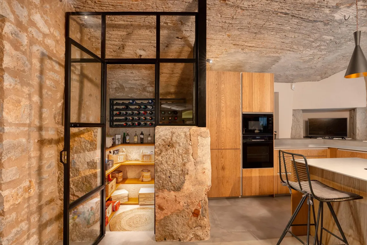 living - 297m² masia with 30m² terrace for sale in Baix Empordà - gallery - 9