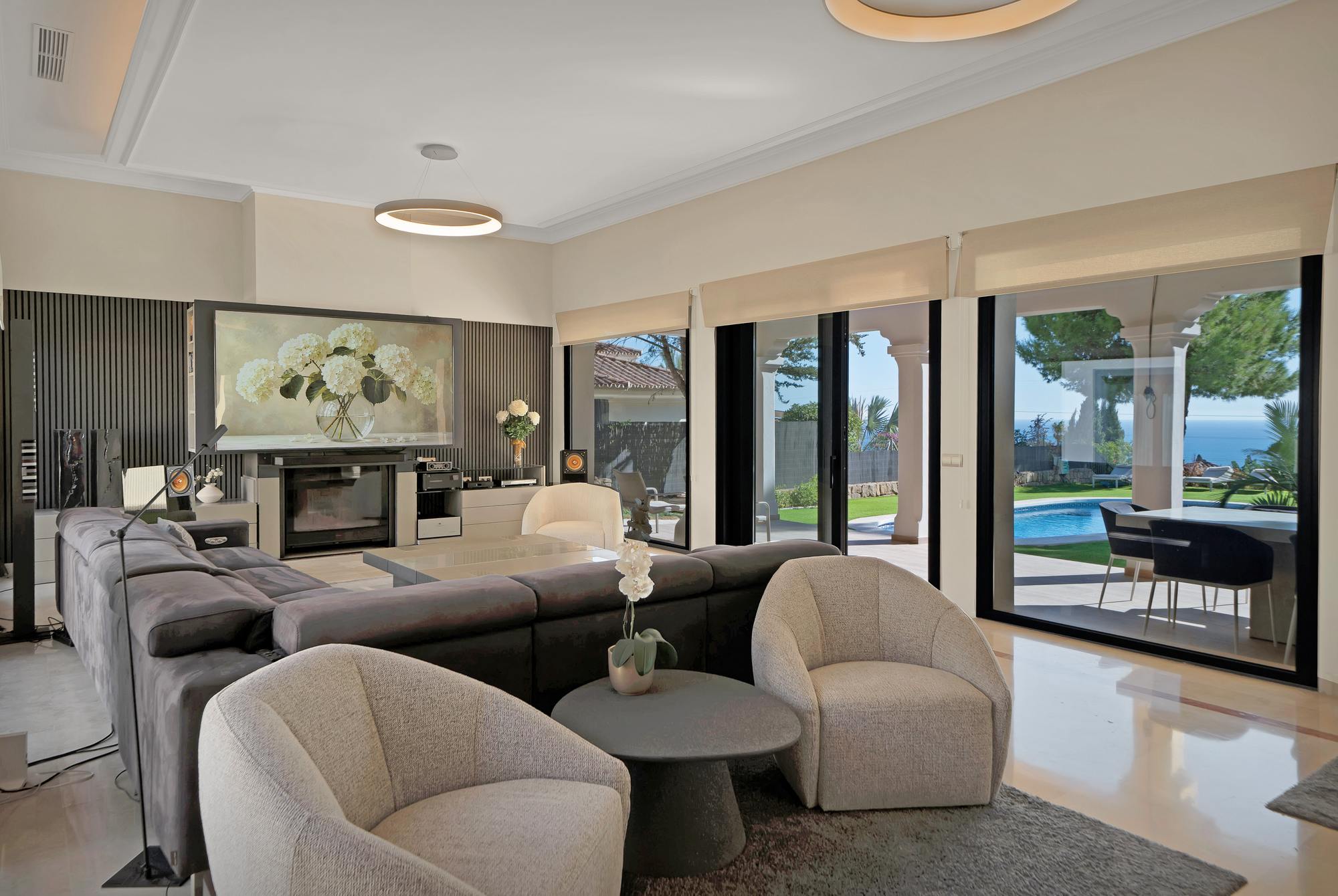 living - 638m² house / villa with 1,295m² garden for sale in East Marbella - gallery thumbnail - 4