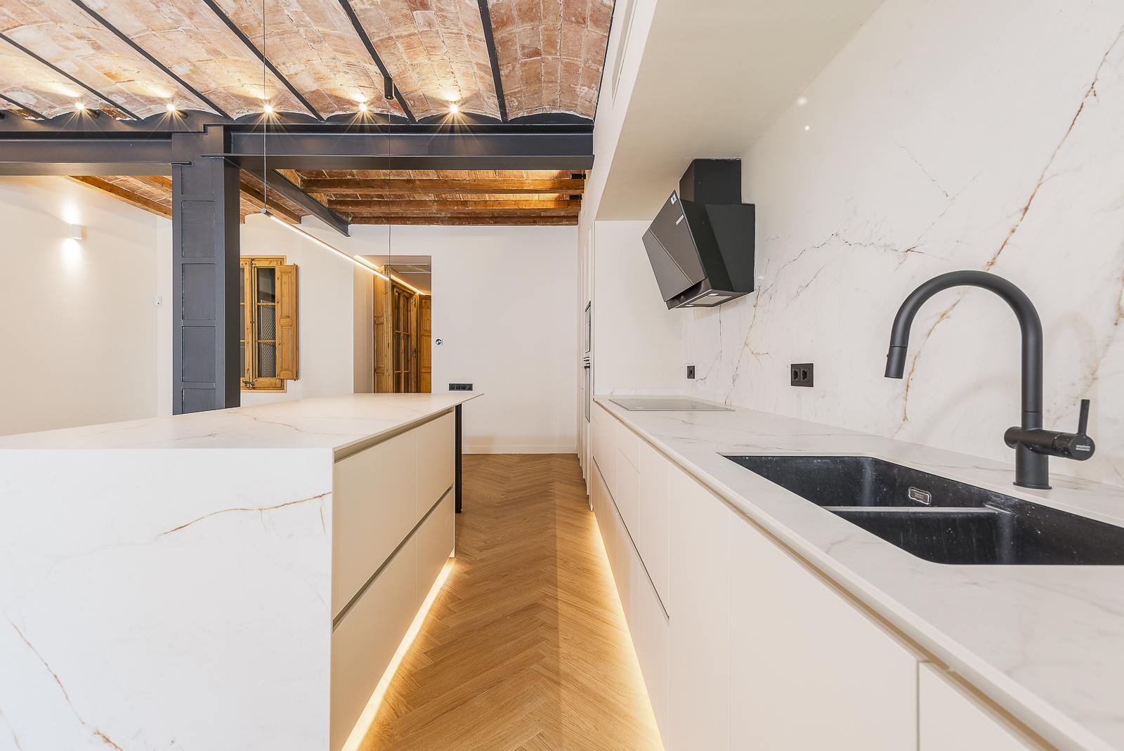 living - Piso de 140m² con 27m² terraza en venta en Eixample Izquierdo - gallery thumbnail - 8