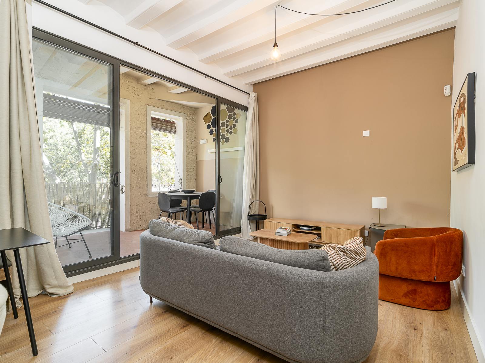 living - Piso de 75m² con 10m² terraza en venta en El Born - gallery thumbnail - 4