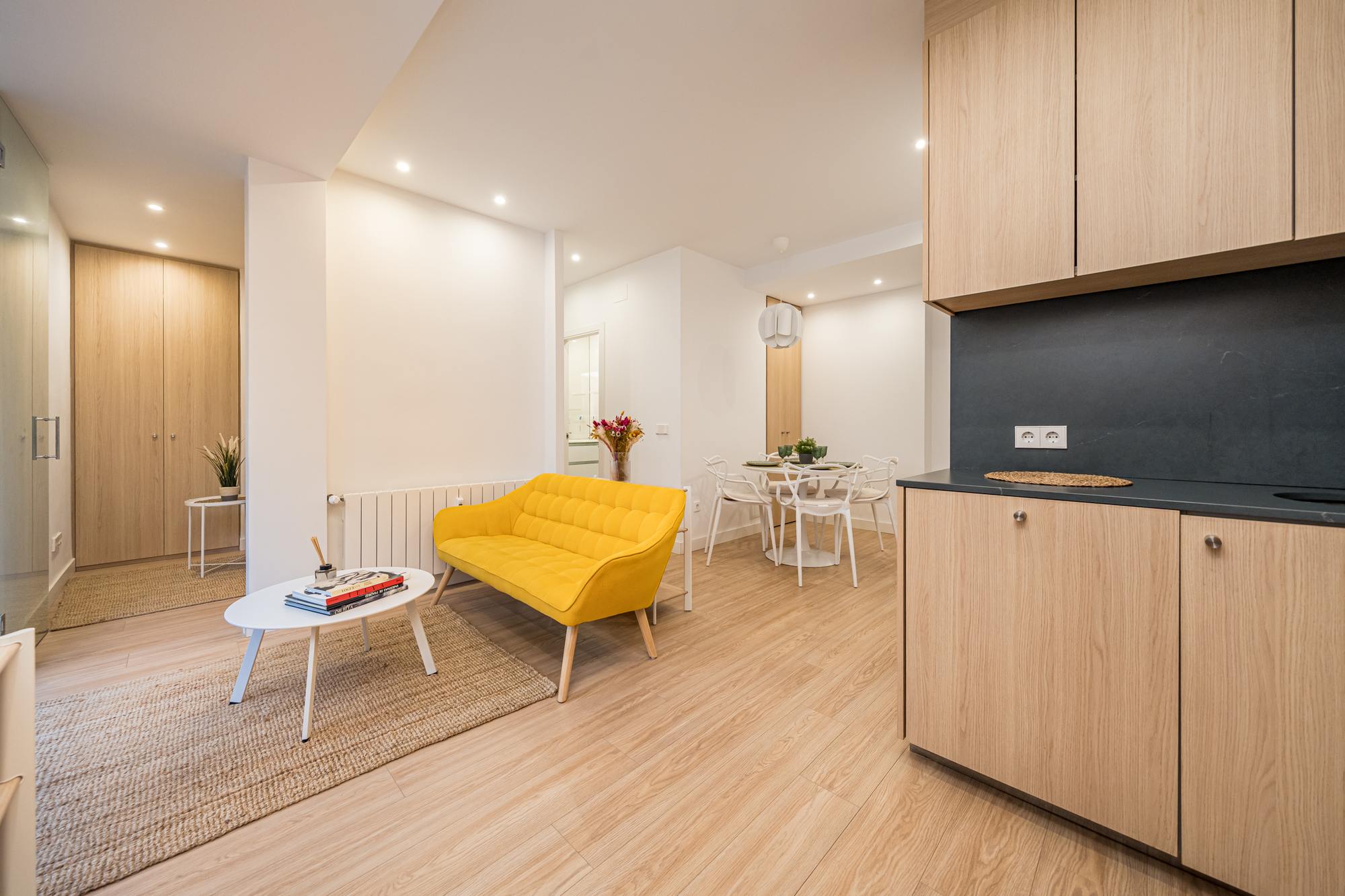 living - Piso de 47m² en venta en Hispanoamérica, Madrid - gallery thumbnail - 2