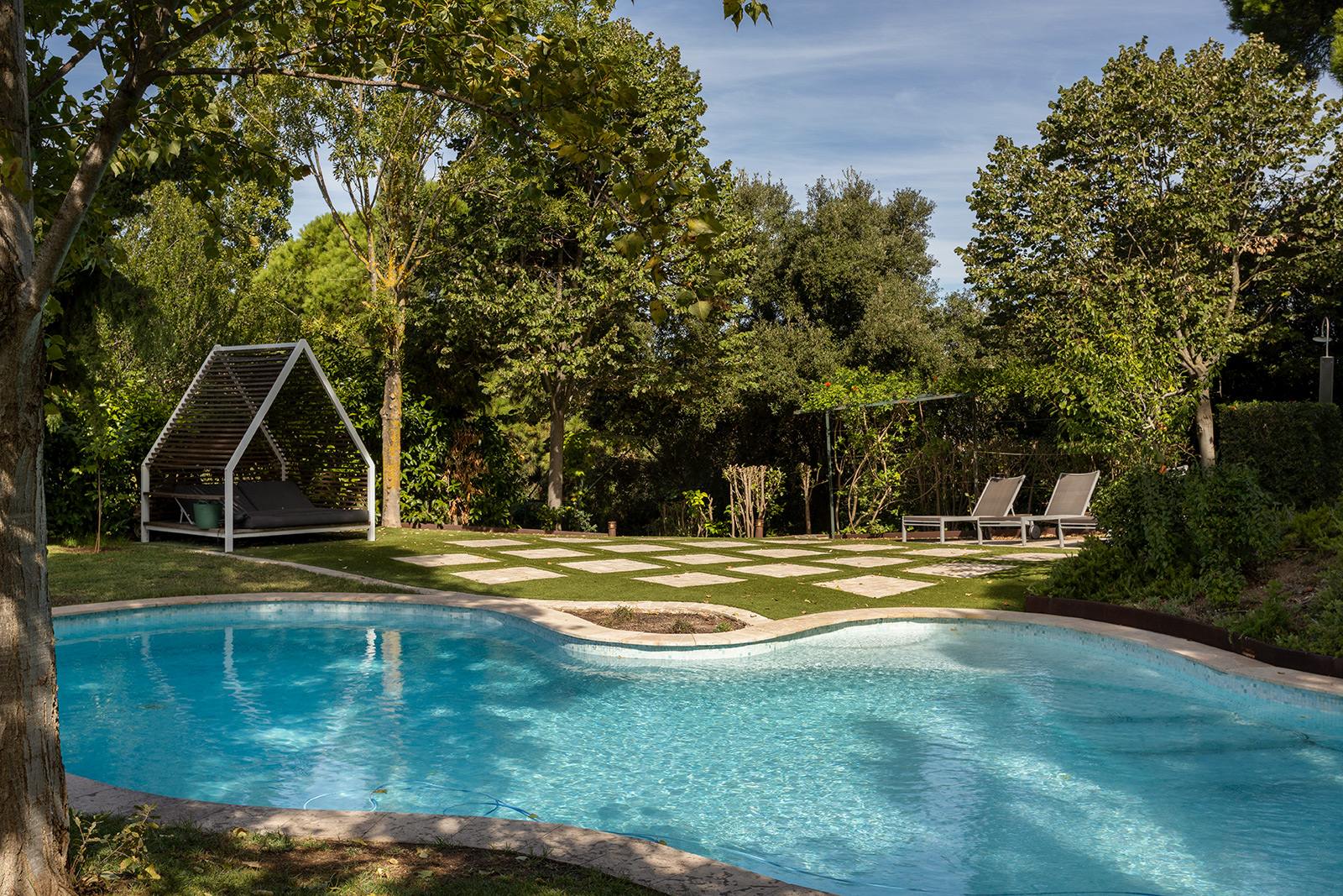 living - 659m² house / villa with 14,000m² garden for sale in Sarrià - featured