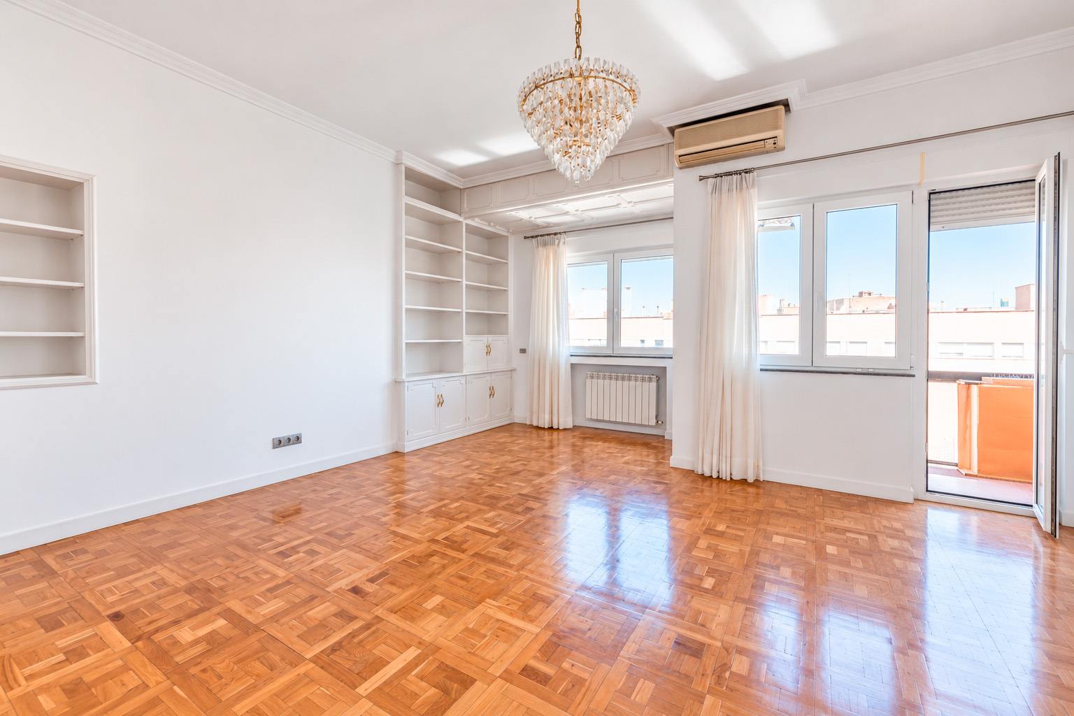 living - 167m² apartment for sale in Ríos Rosas, Madrid - gallery thumbnail - 2