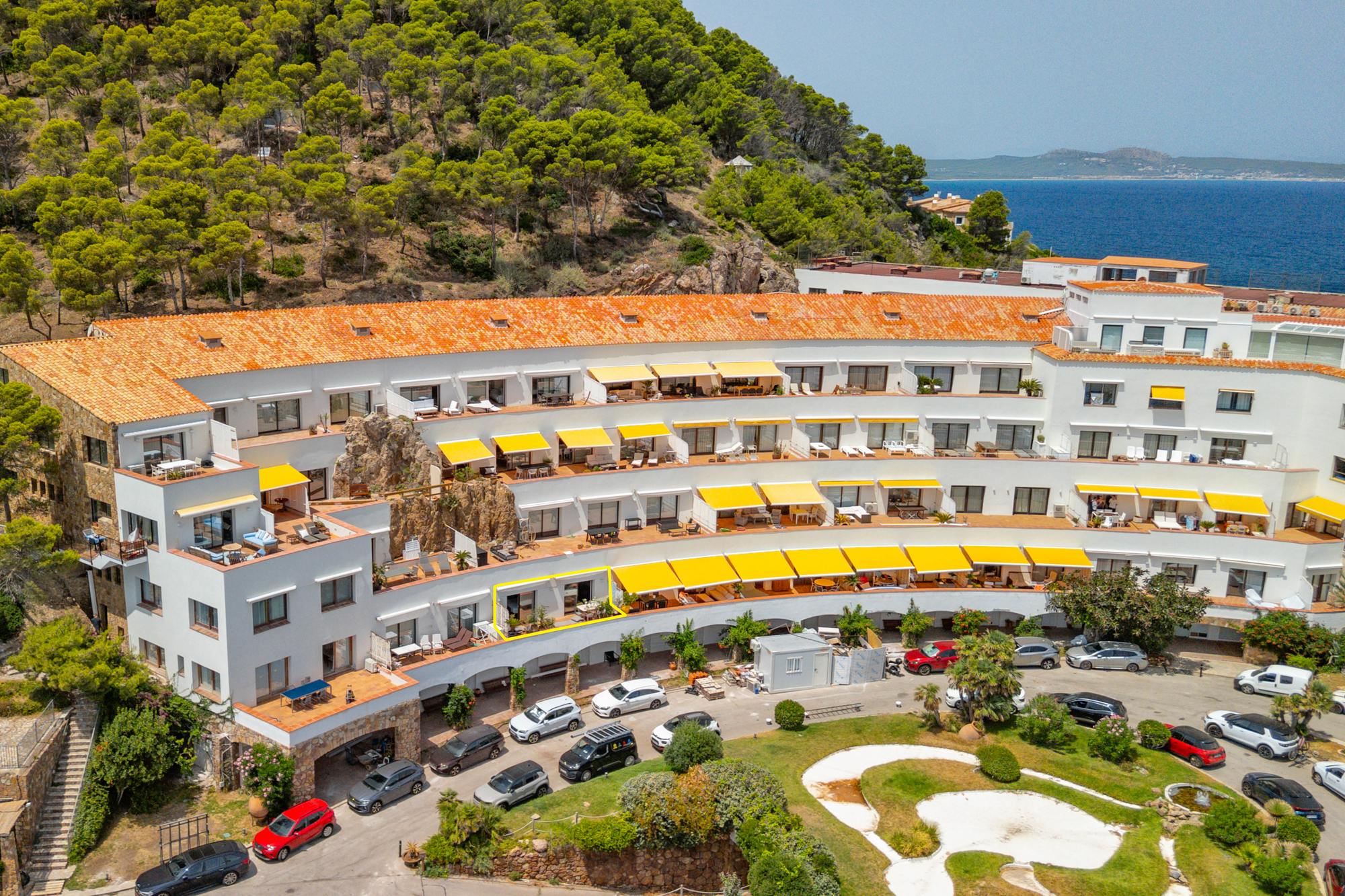 living - Piso de 75m² en venta en Sa Tuna, Costa Brava - gallery thumbnail - 1