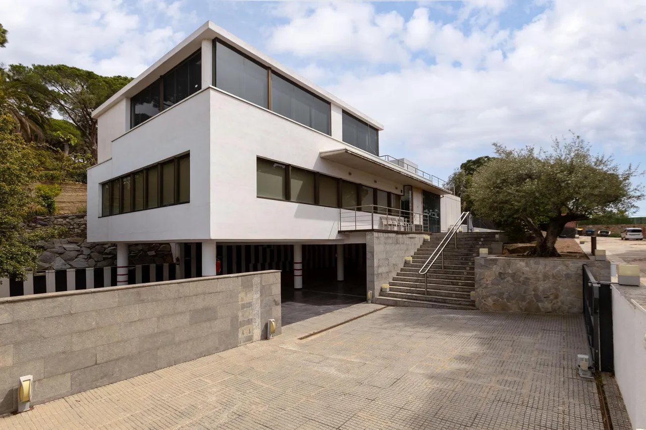 living - 459m² house / villa for sale in Cabrils, Barcelona - gallery - 2