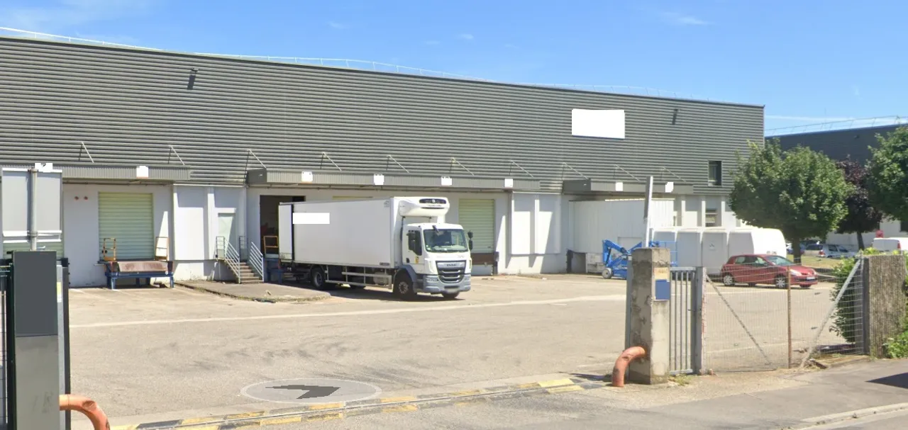 logistics - Logistics Warehouse For Rent - gallery - 2