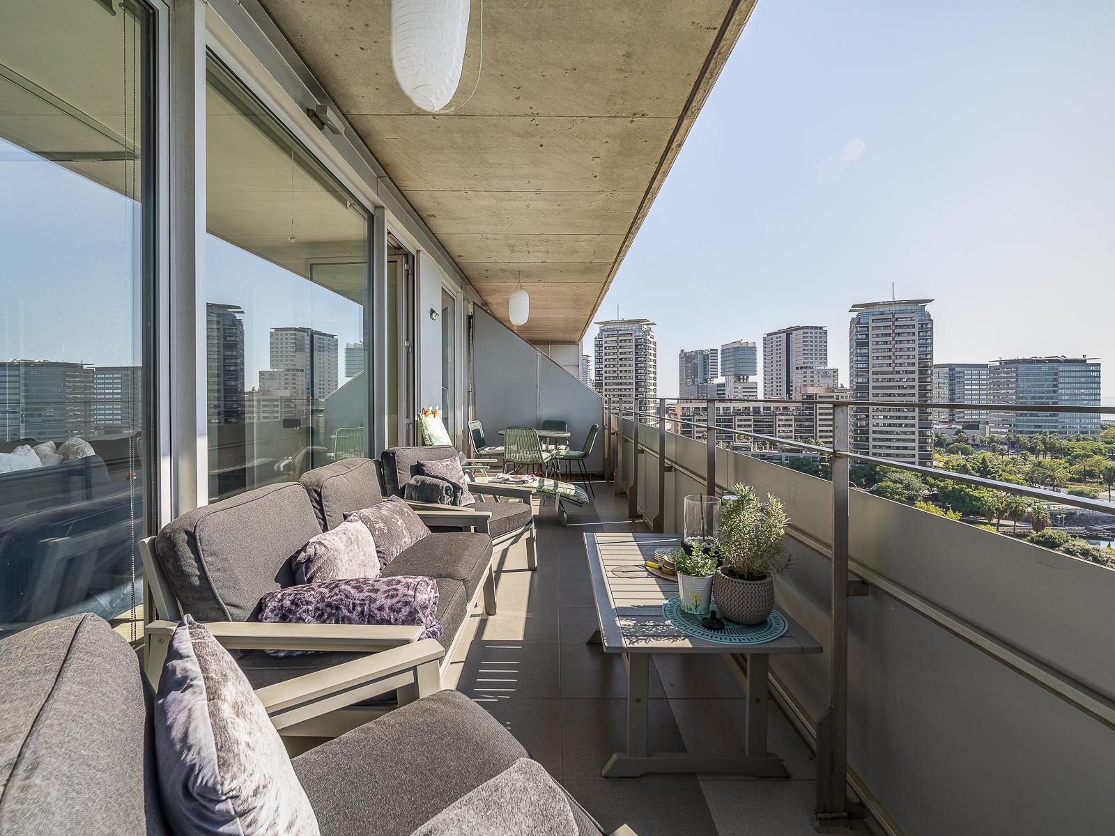 living - Piso de 105m² con 10m² terraza en venta en Diagonal Mar - gallery - 2