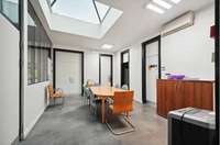 logistics - Activités / Bureaux À Vendre - gallery thumbnail - 9