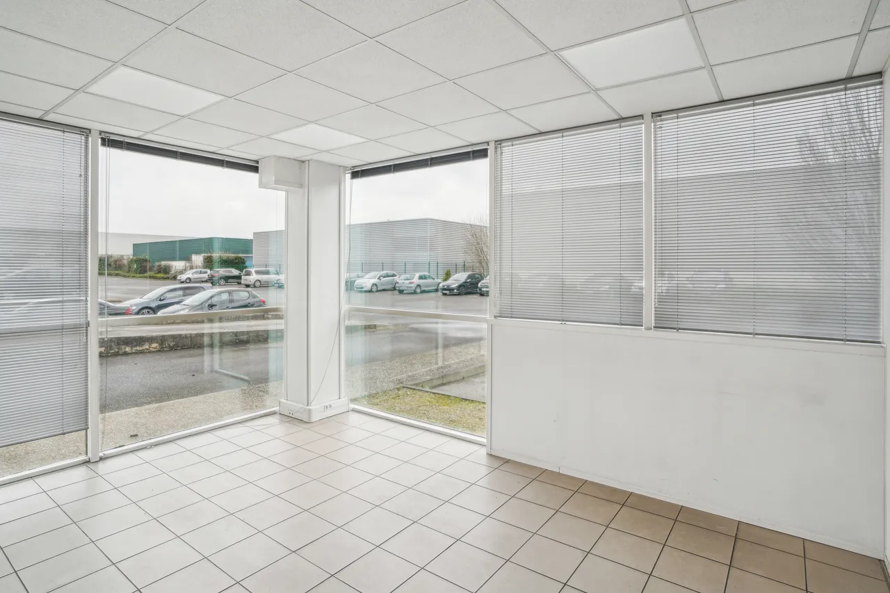logistics - Entrepôt / Bureaux À Louer - gallery - 6