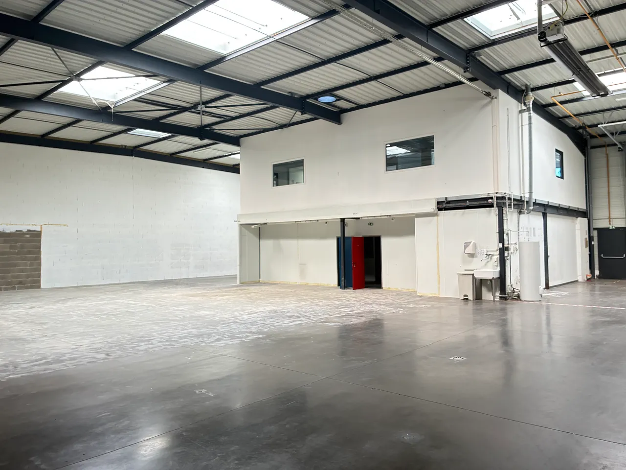 logistics - Light Industrial Premises / Offices For Rent - For Sale - gallery - 3