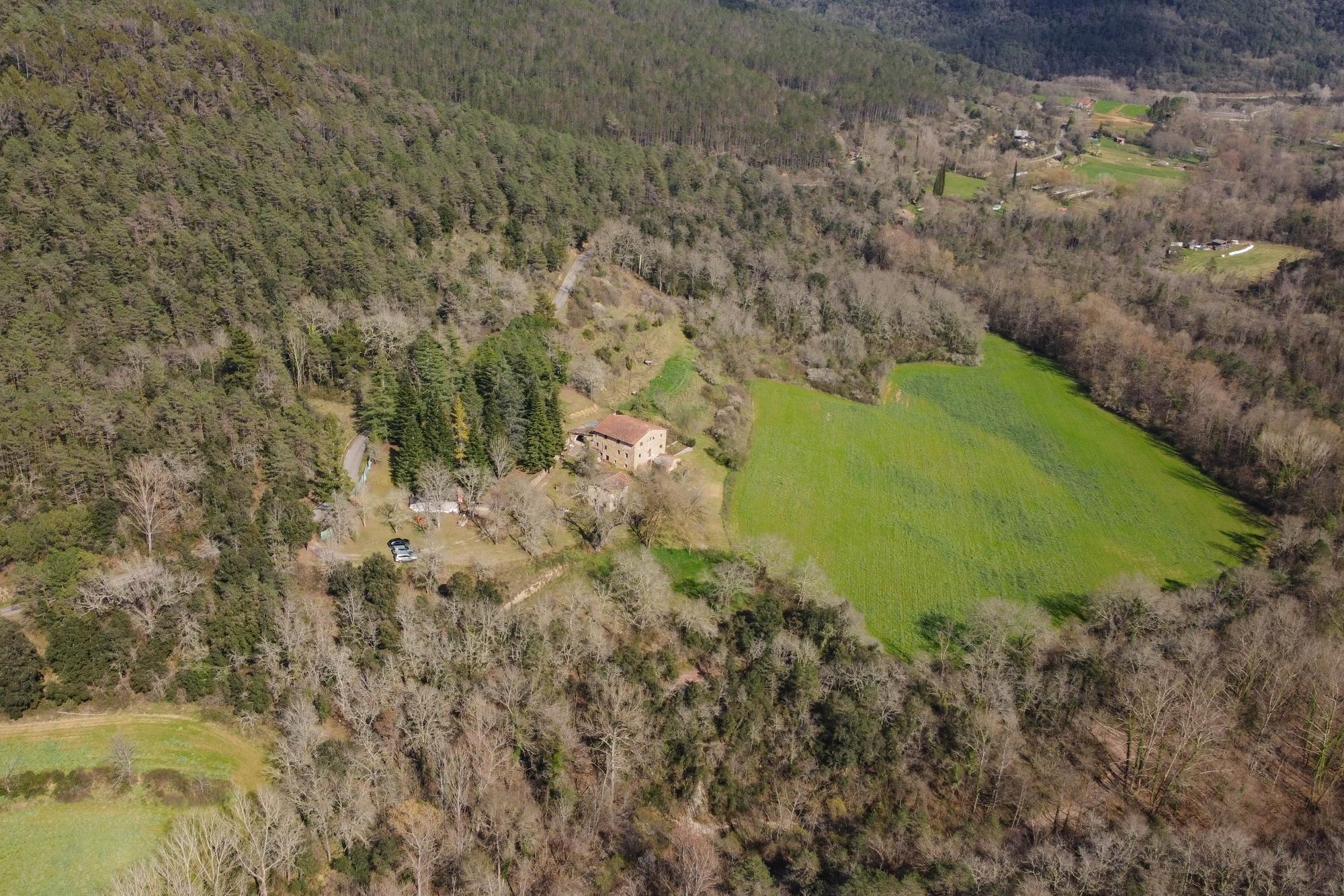 living - Casa rural de 444m² en venta en La Garrotxa, Girona - gallery thumbnail - 2