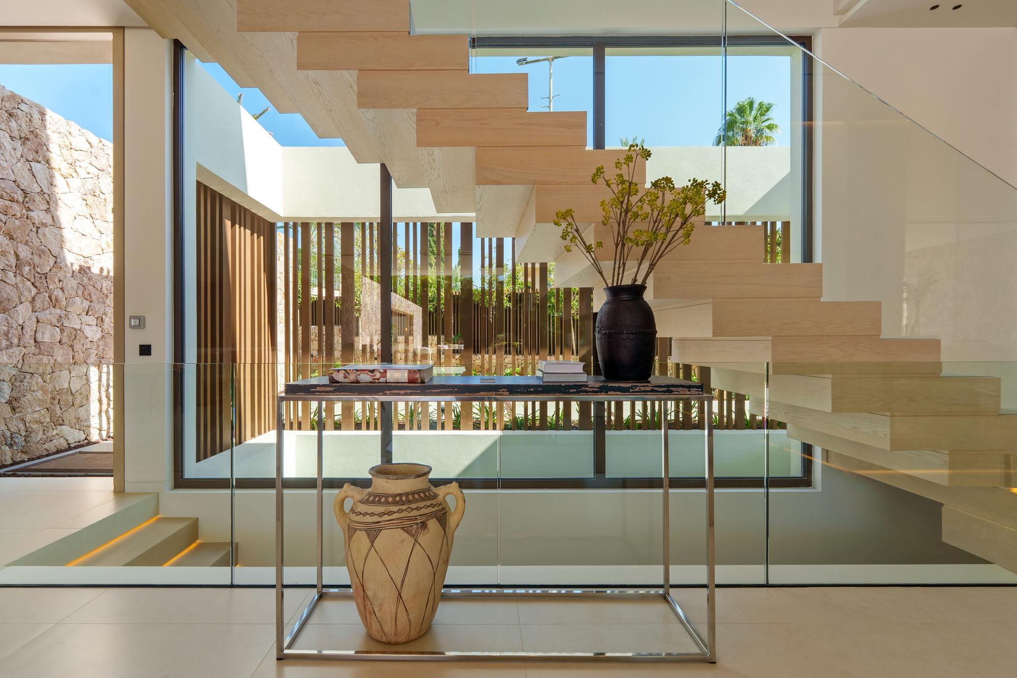 living - 1,010m² house / villa with 600m² garden for sale in Golden Mile - gallery thumbnail - 4