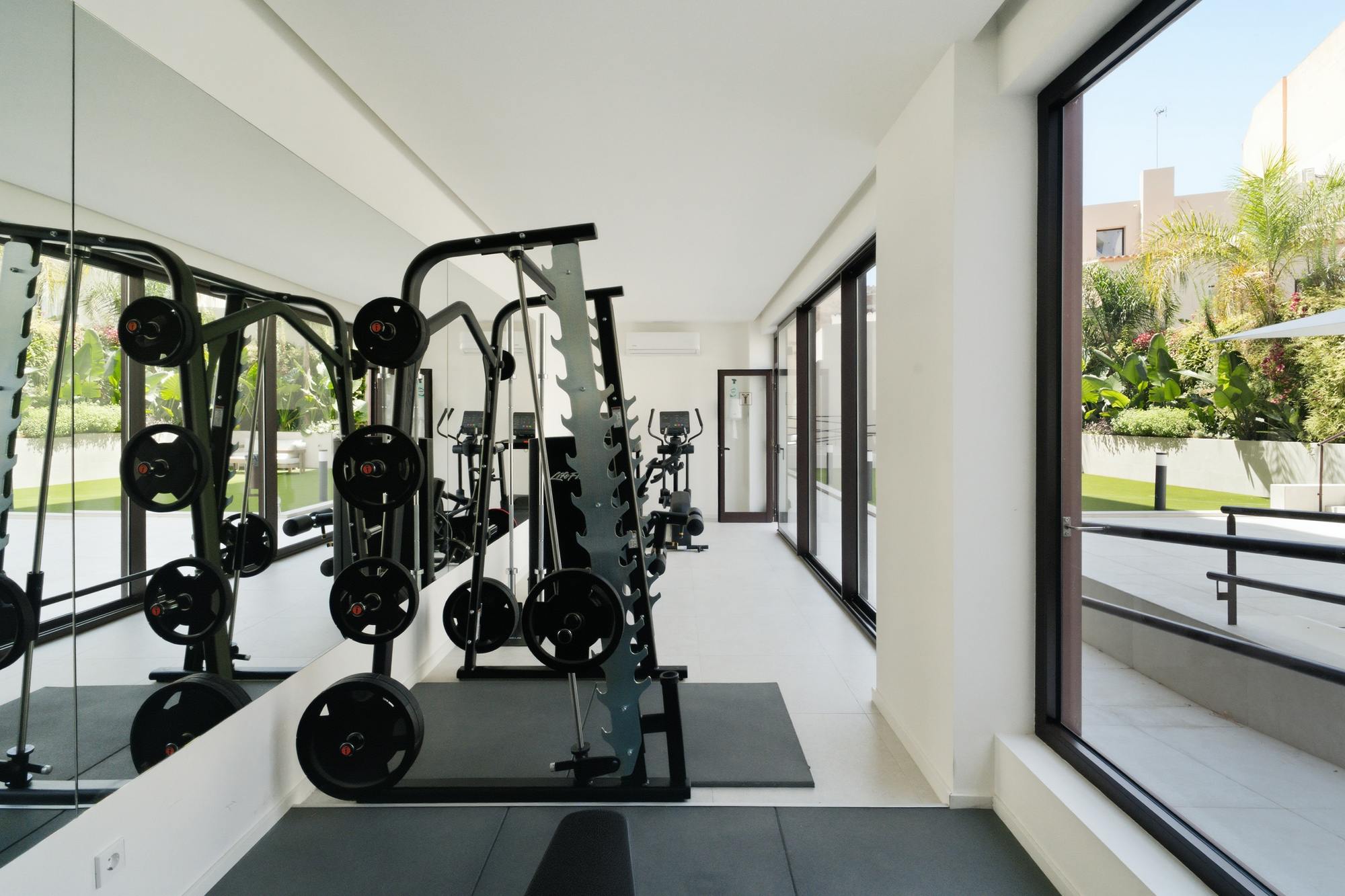 living - Santa Catalina Apartments - gallery thumbnail - 3