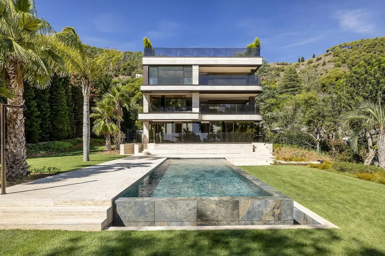 living - Pearson Gardens - gallery - 4