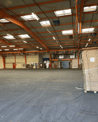 logistics - Local d’activités À Louer - gallery thumbnail - 2