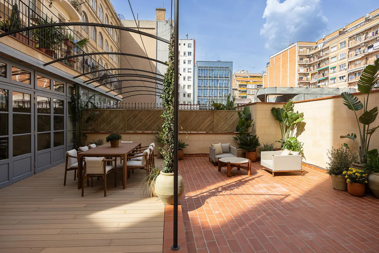living - Piso de 200m² con 100m² terraza en venta en Eixample Derecho - gallery - 2