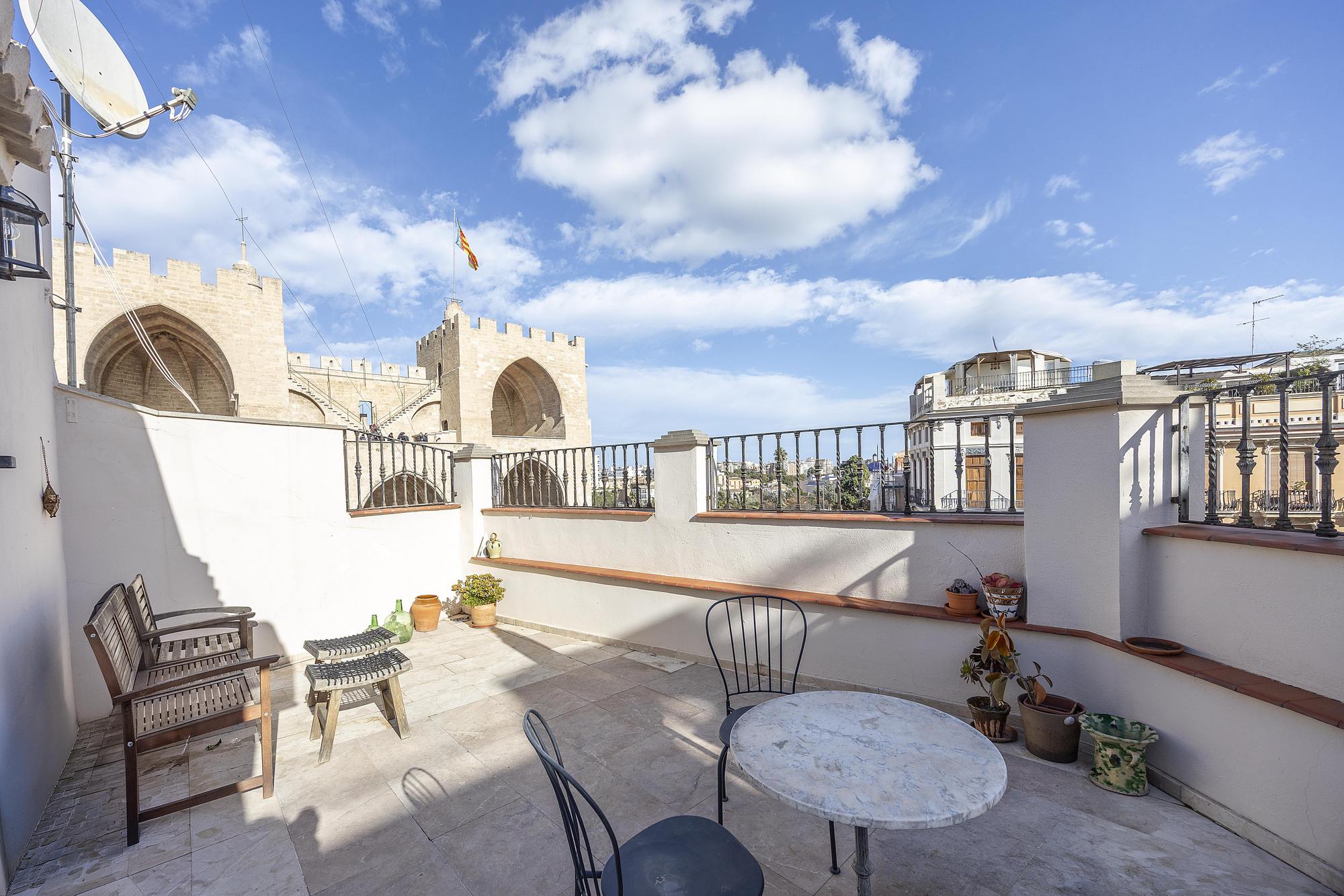 living - 125m² penthouse for sale in La Seu, Valencia - featured