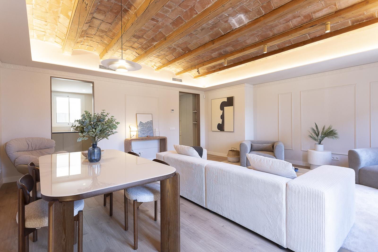 living - Piso de 141m² en venta en Eixample Izquierdo, Barcelona - gallery thumbnail - 4