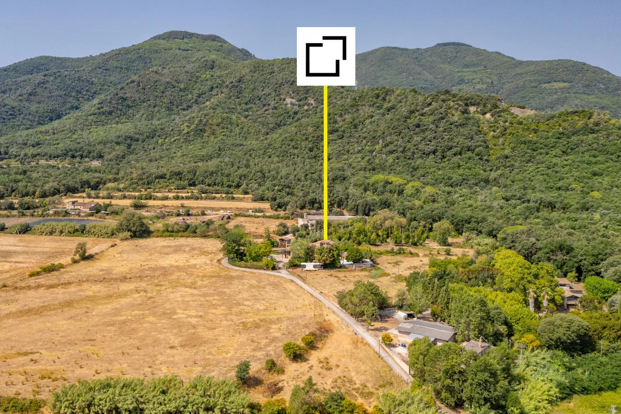 living - Casa rural de 979m² con 4,000m² de jardín en venta en La Selva - gallery - 5