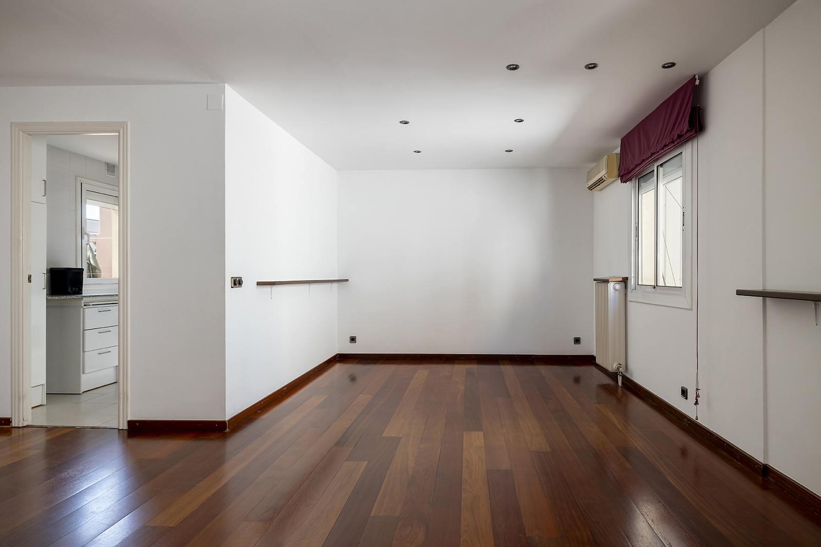 living - Ático de 74m² con 29m² terraza en venta en Eixample Izquierdo - gallery thumbnail - 6