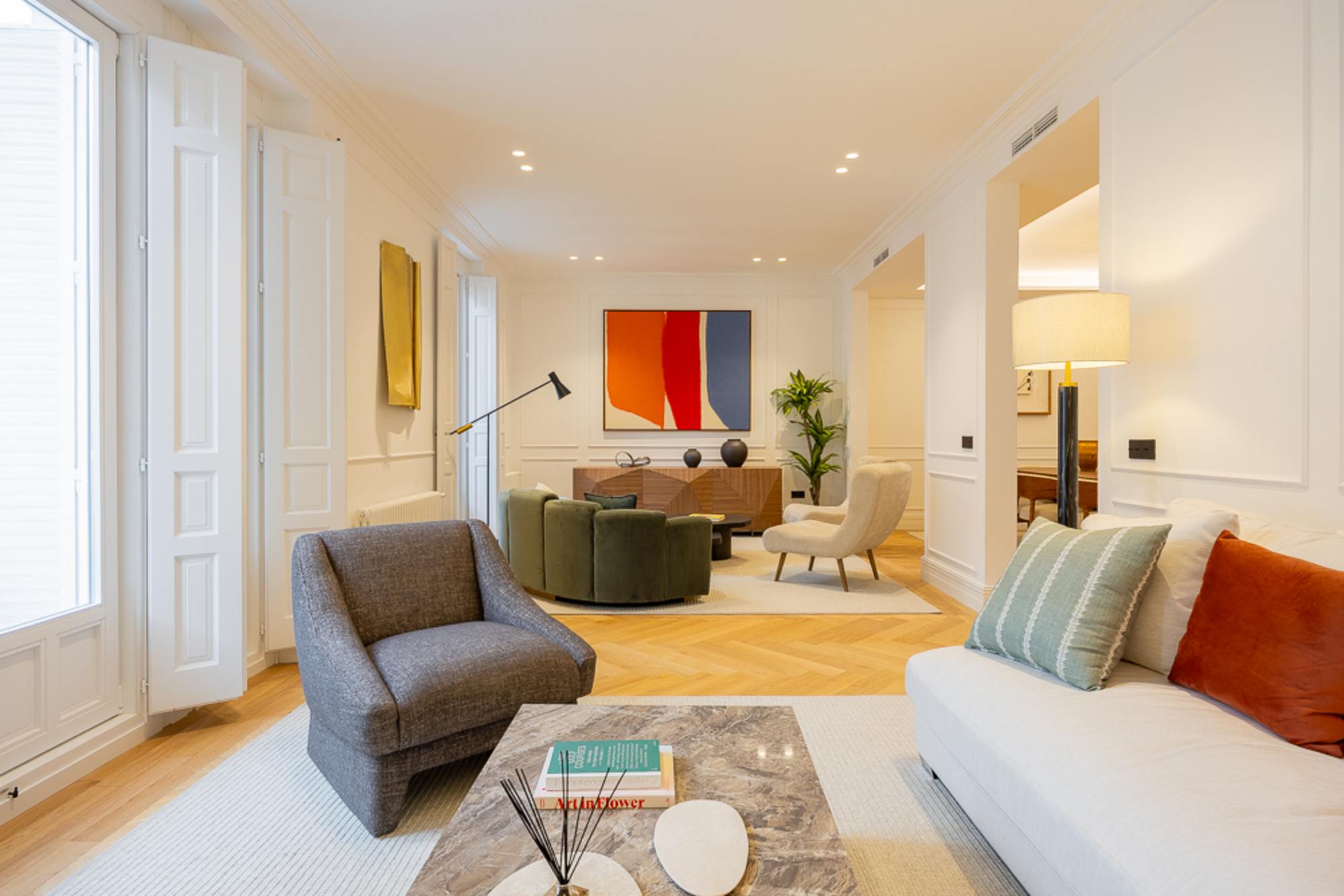 living - Piso de 245m² en venta en Almagro, Madrid - featured