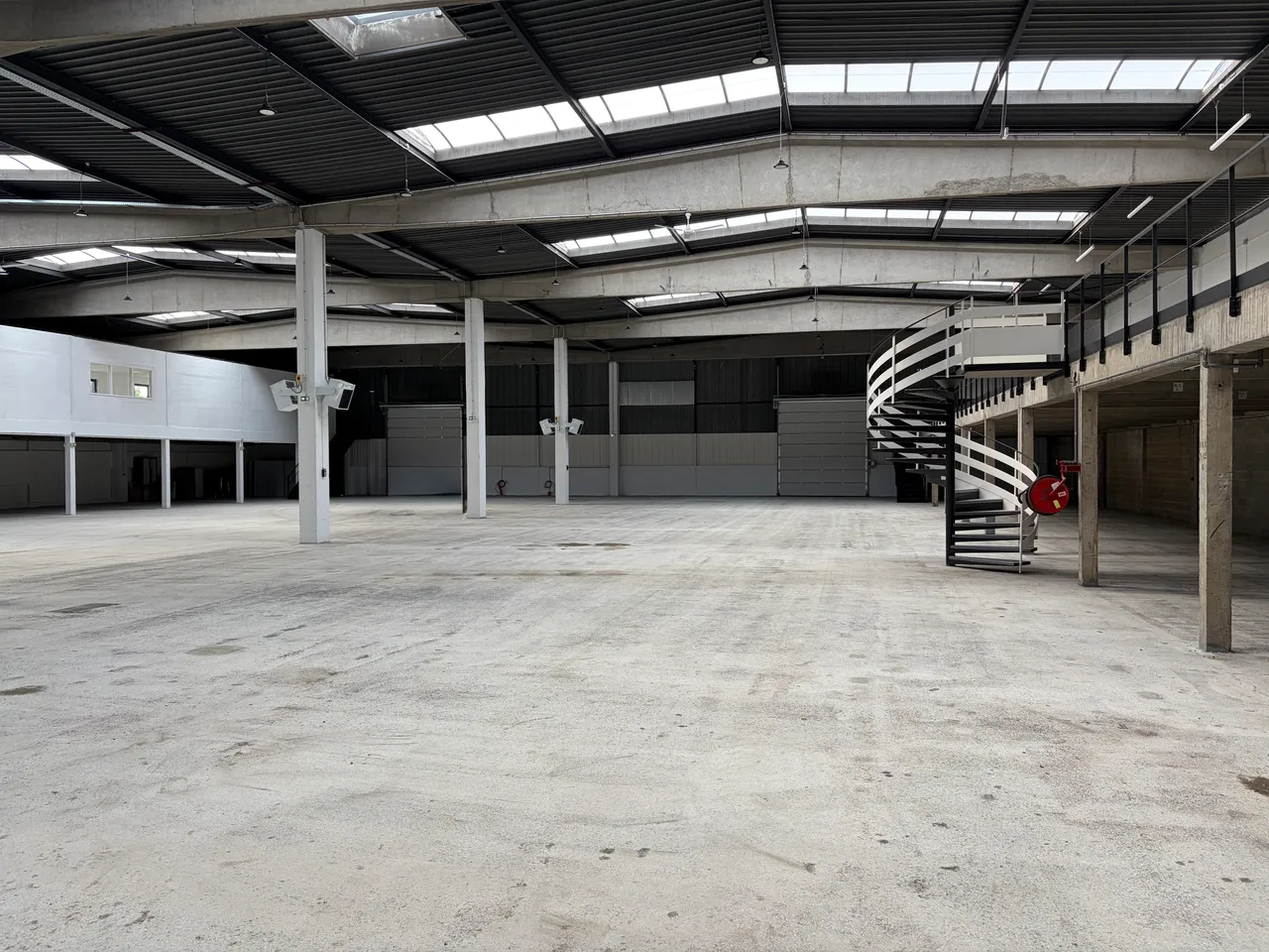 logistics - Entrepôt / Bureaux À Louer - gallery - 6