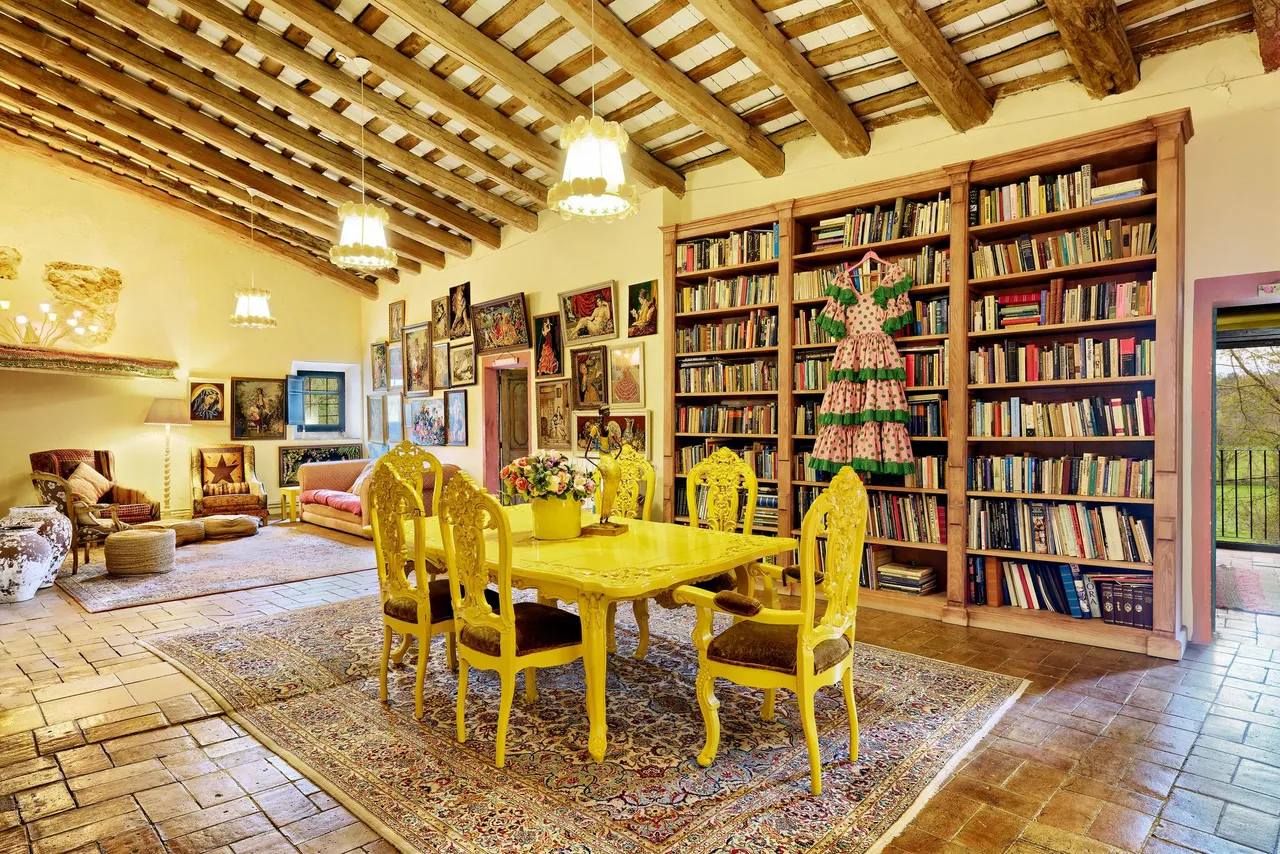 living - 2,200m² country house with 15,000m² garden for sale in Pla de l'Estany - gallery - 6