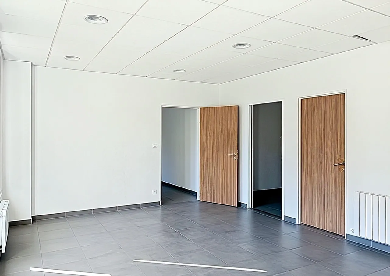 logistics - Light Industrial Premises / Offices For Rent - gallery - 6