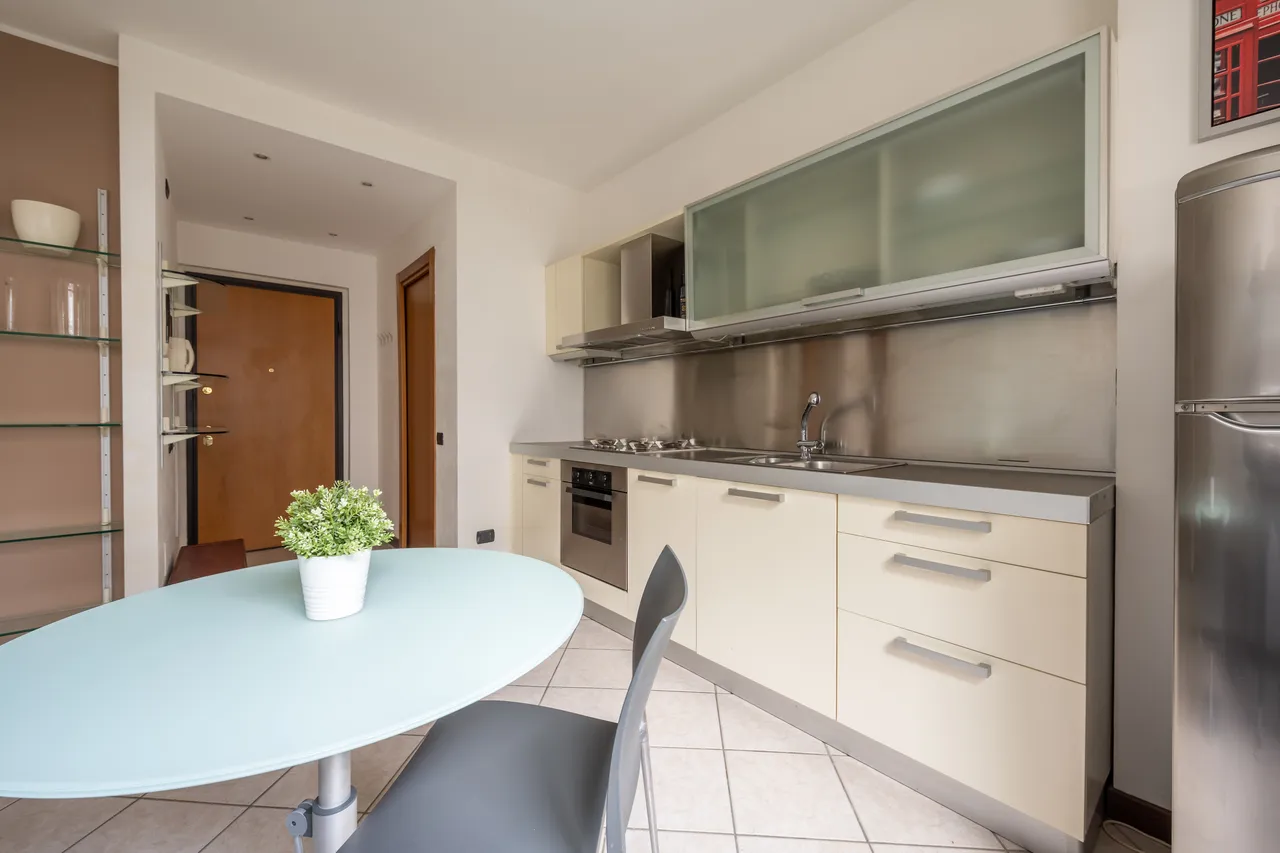 living - Two-room flat for sale via Spadolini 9A Milan - gallery - 16