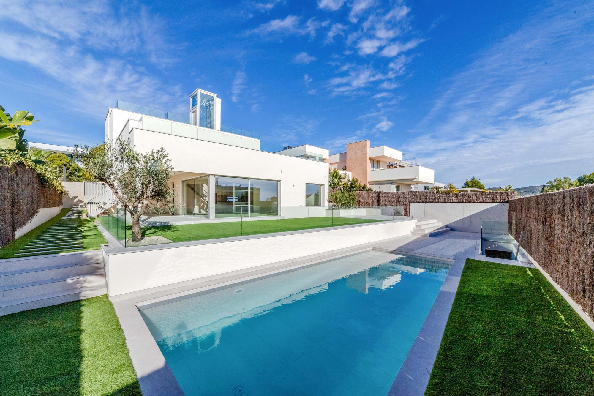 living - 561m² house / villa for sale in La Plana, Barcelona - gallery thumbnail - 1